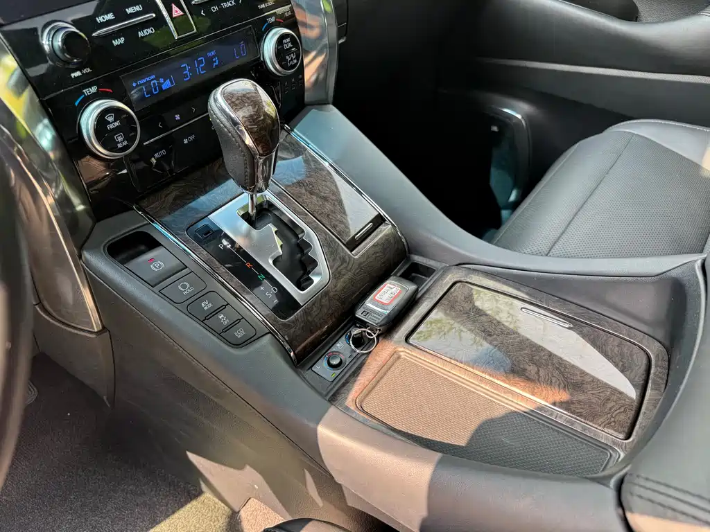 Toyota Alphard 2021 — фото 9