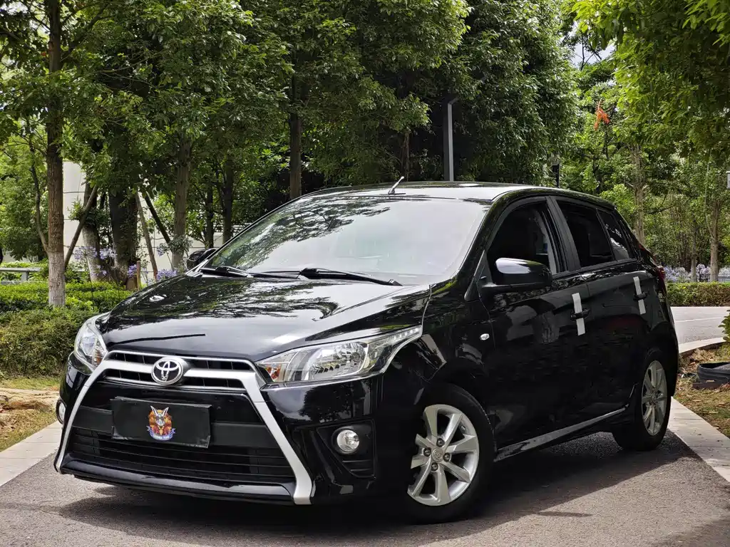 Toyota Yaris L 2014 — фото 1