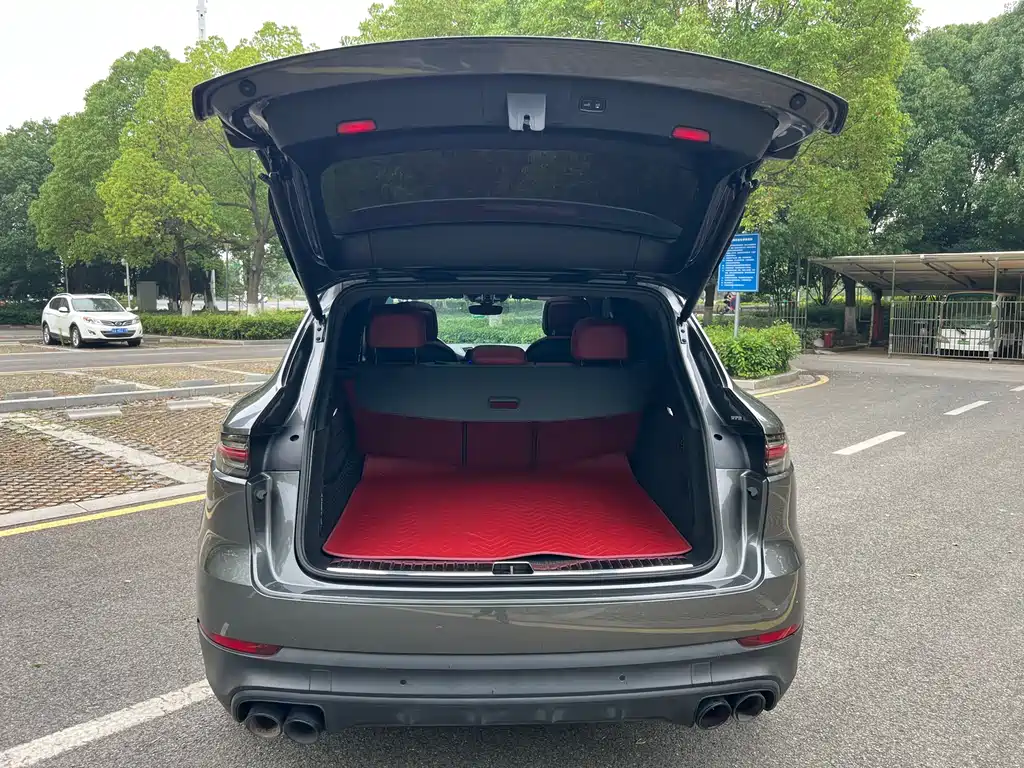 Porsche Cayenne Hybrid 2021 — фото 21