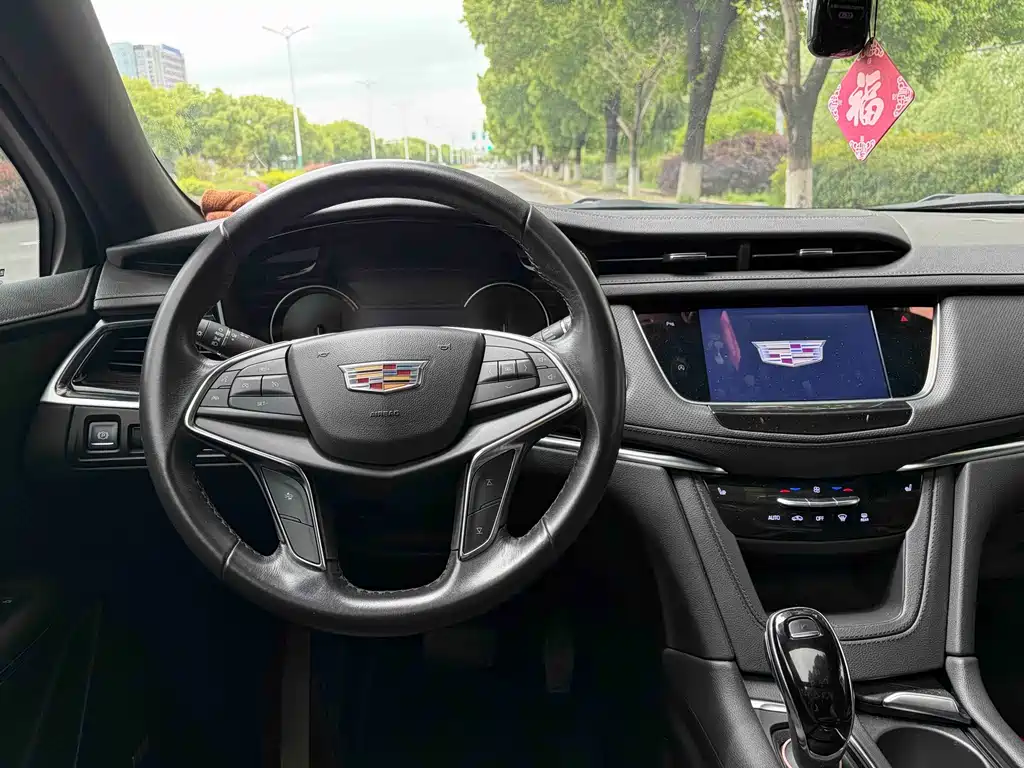 Cadillac XT5 2021 — фото 11