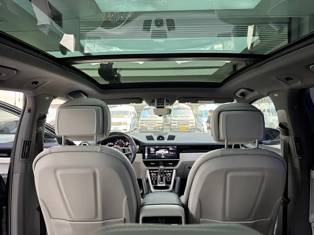 Porsche Cayenne 2018 — фото 19