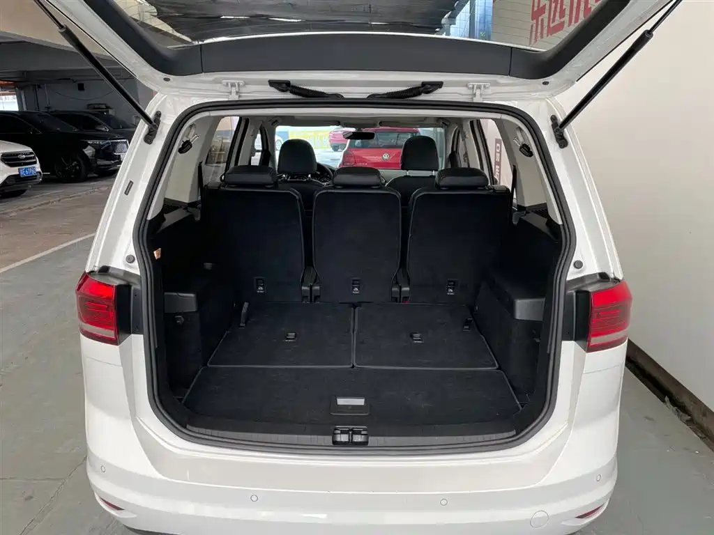 Volkswagen Touran 2019 — фото 18
