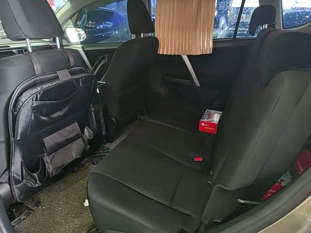 Toyota RAV4 2019 — фото 24