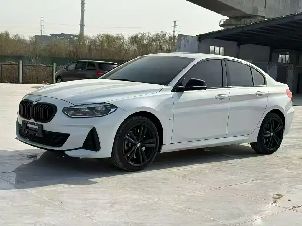 BMW 1 Series 2022 — фото 1