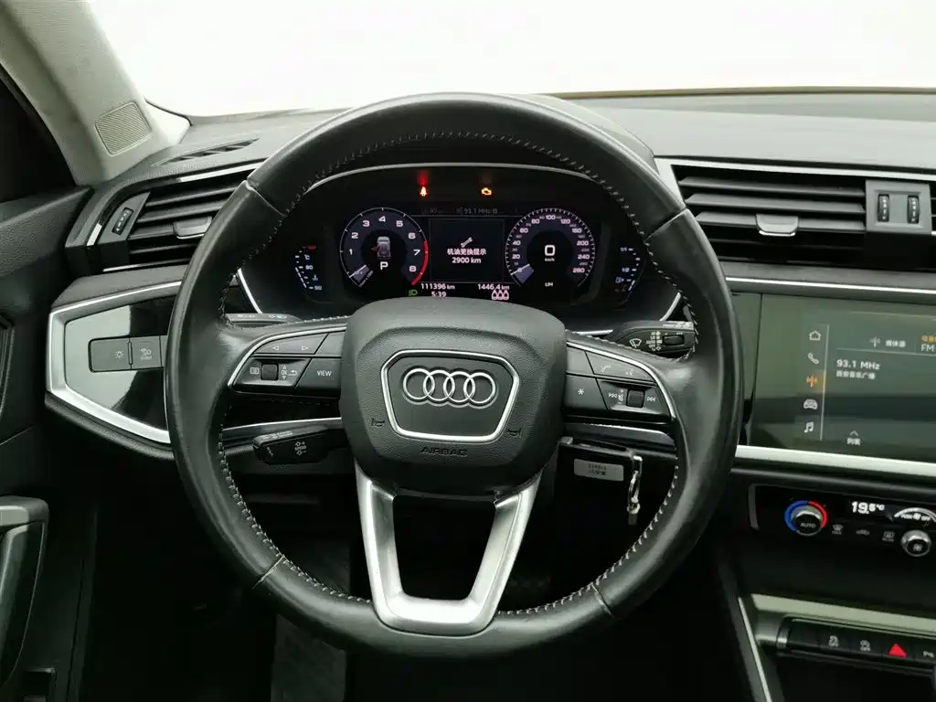Audi Q3 2020 — фото 11