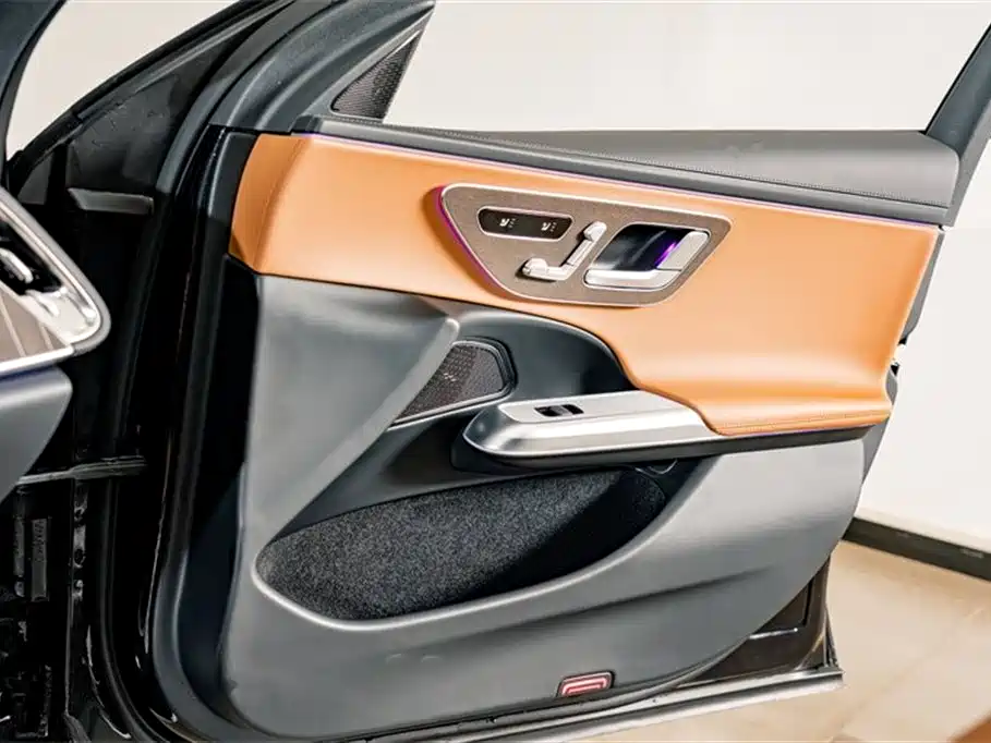 Mercedes-Benz E-Class 2025 — фото 15