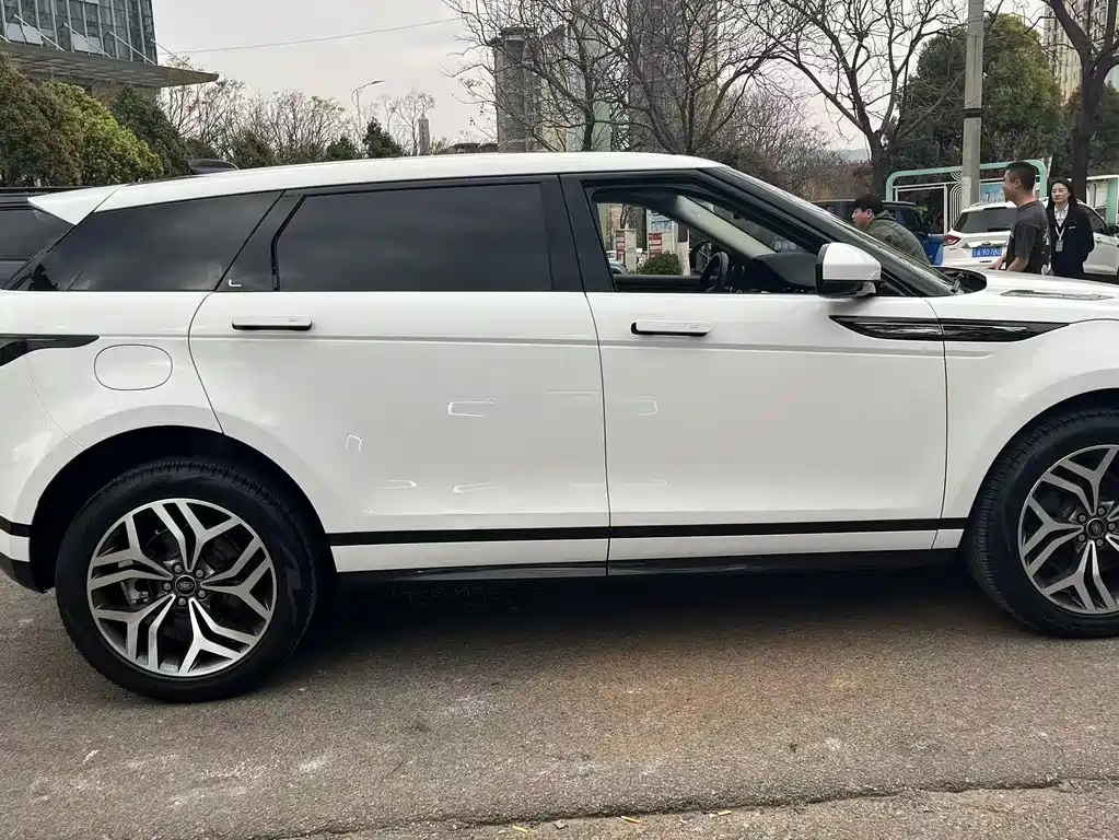 Land Rover Evoque 2023 — фото 4