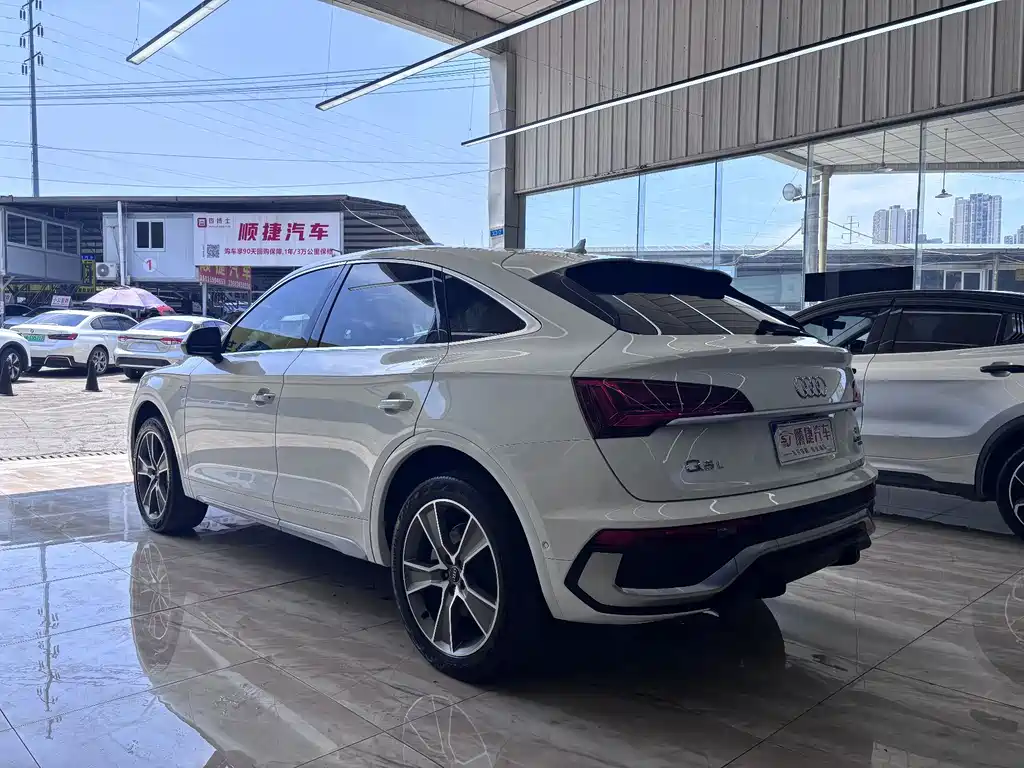 Audi Q5L Sportback 2023 — фото 9