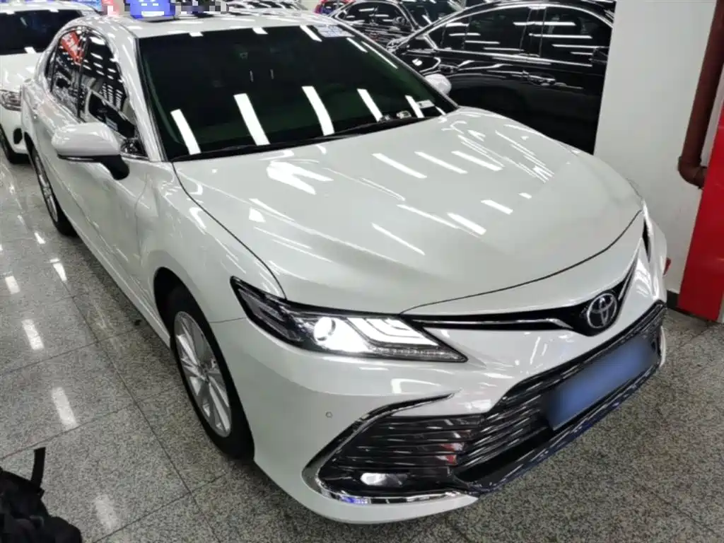 Toyota Camry 2022 — фото 4