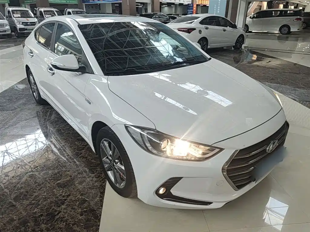 Hyundai Elantra 2016 — фото 4