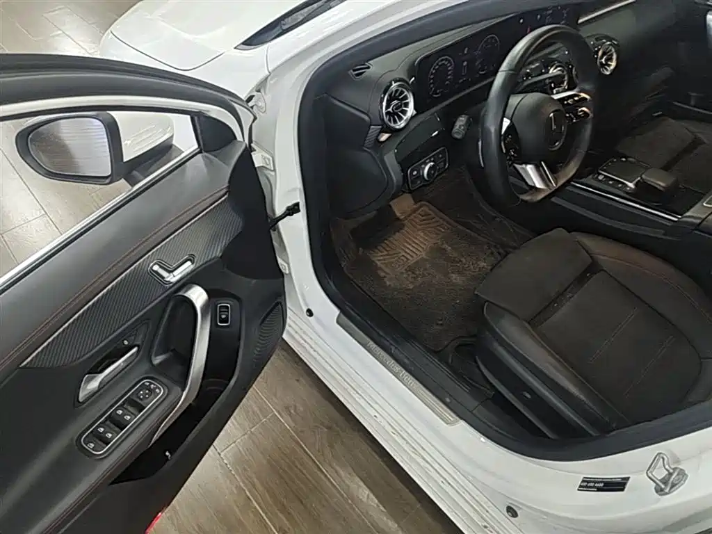 Mercedes-Benz A-Class 2023 — фото 16