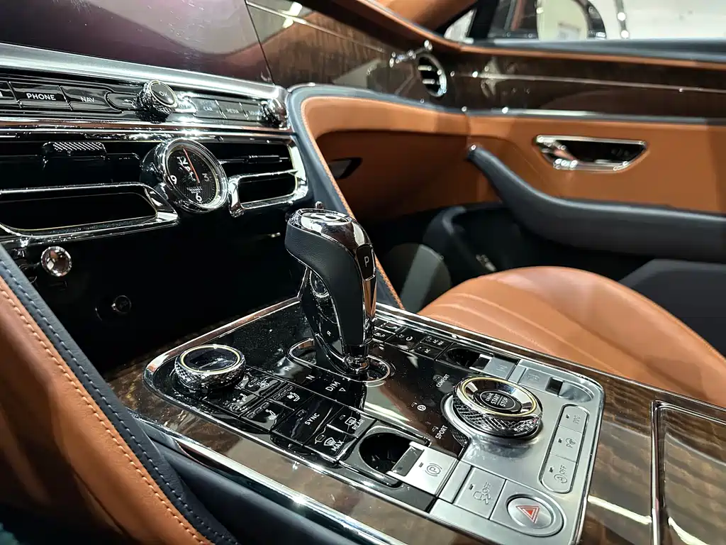 Bentley Flying Spur 2021 — фото 12