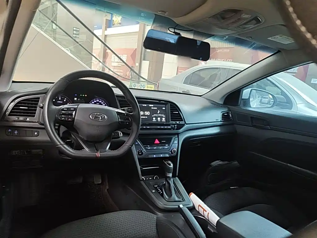 Hyundai Elantra 2016 — фото 10