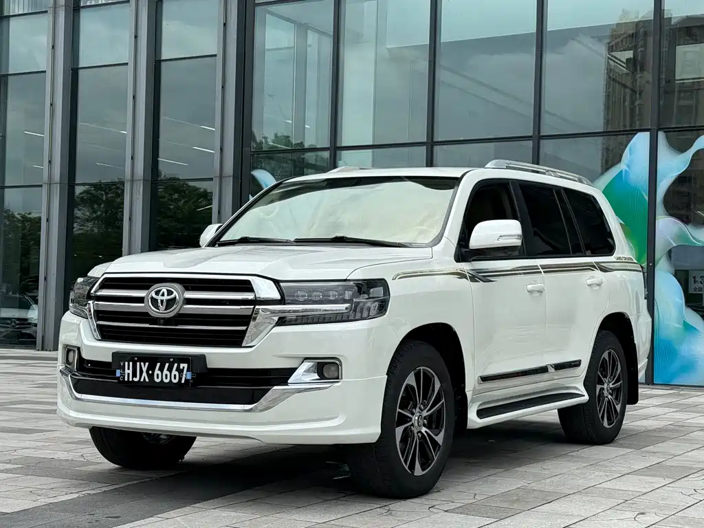 Toyota Land Cruiser 2018 — фото 1