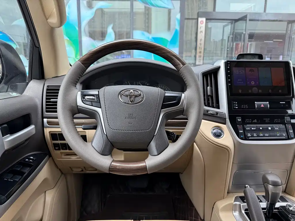 Toyota Land Cruiser 2018 — фото 15