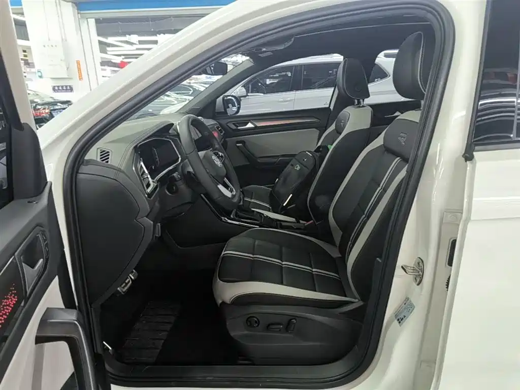 Volkswagen T-Roc 2023 — фото 15
