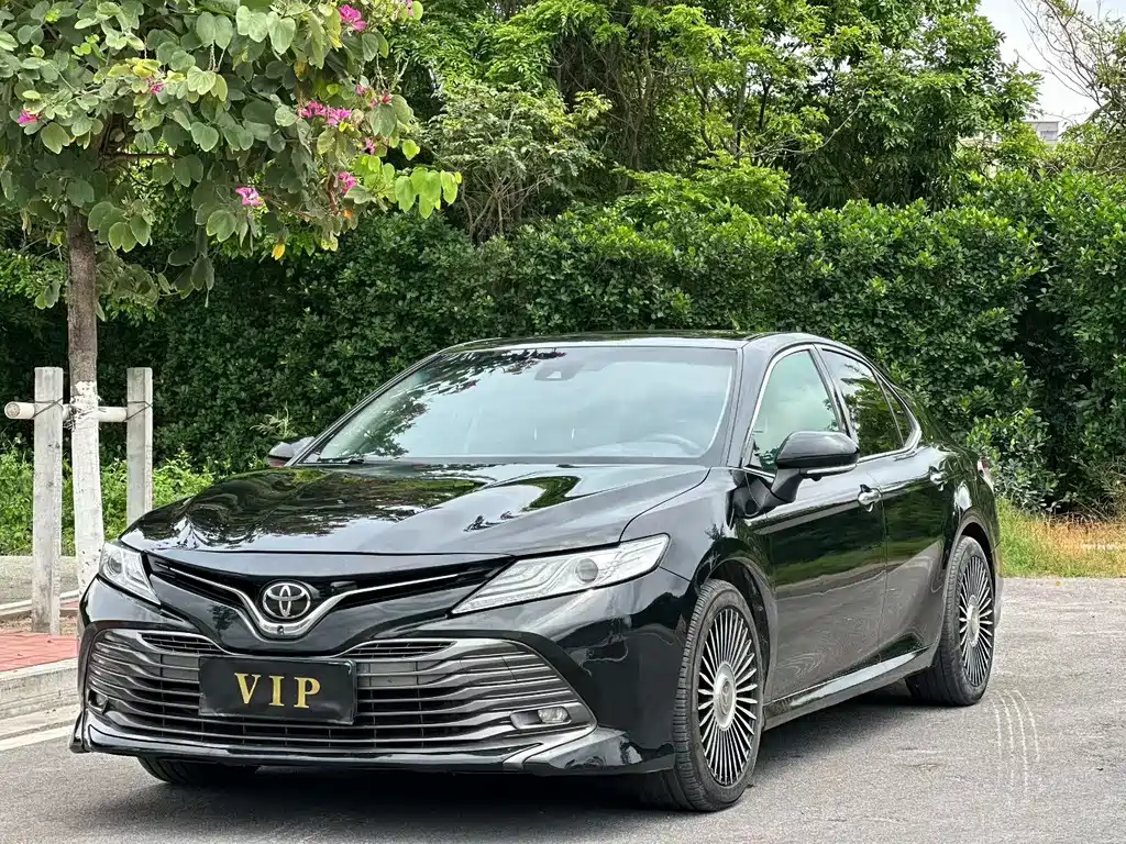 Toyota Camry 2018 — фото 1