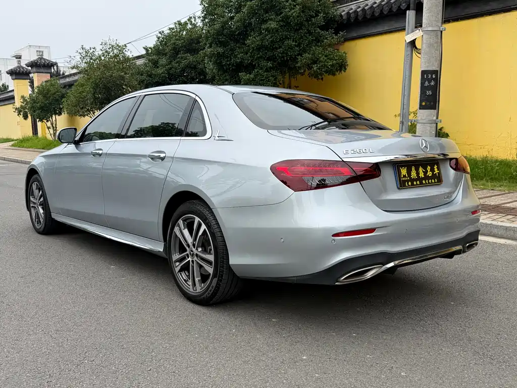 Mercedes-Benz E-Class 2023 — фото 13