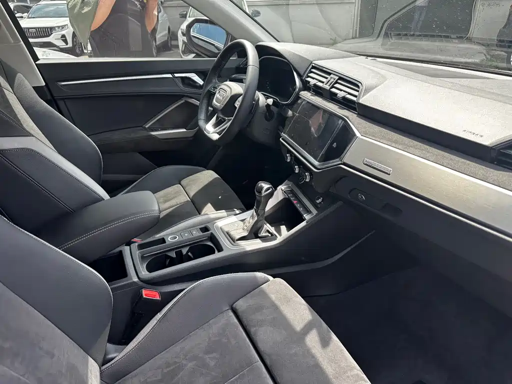 Audi Q3 2022 — фото 18