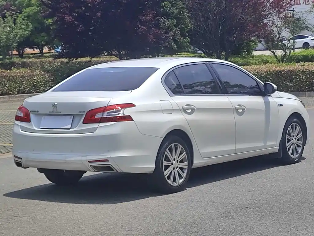 Peugeot 408 2016 — фото 17