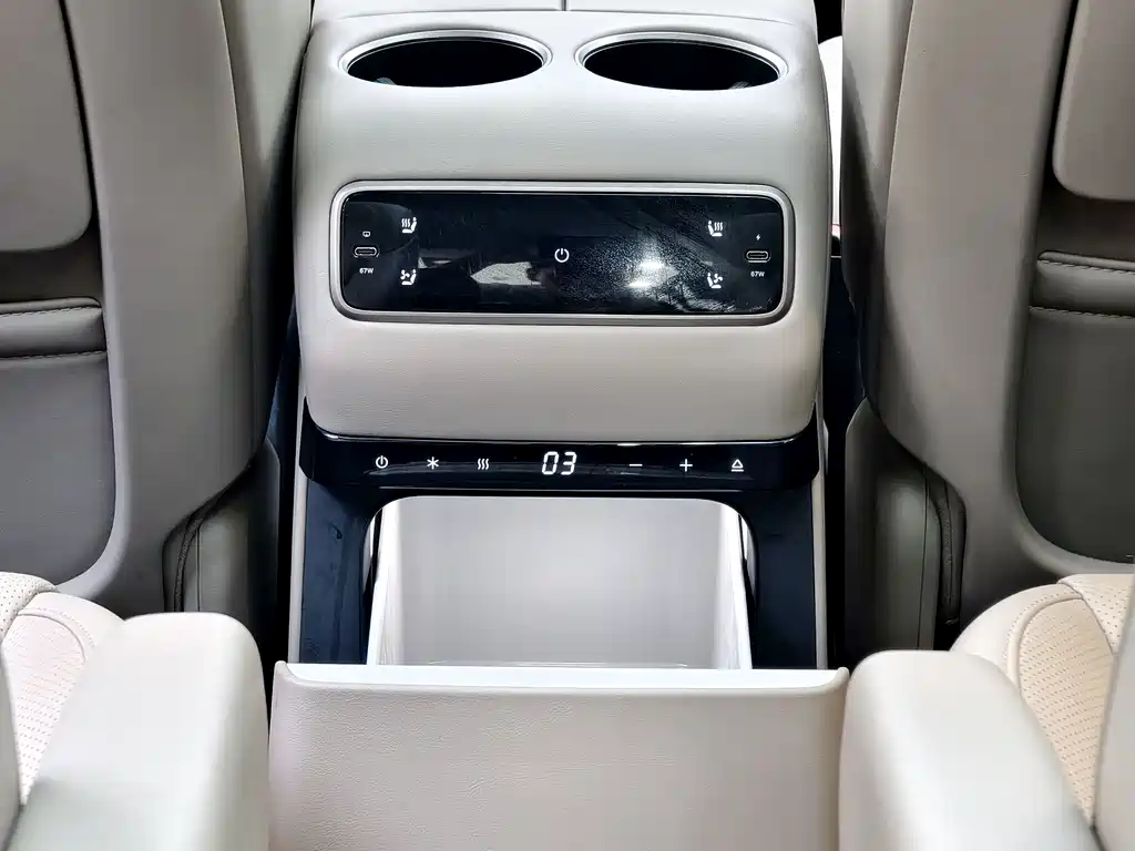 Li Auto i8 2025 — фото 10