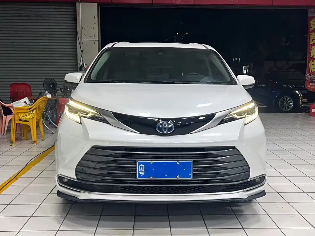 Toyota Sienna 2023