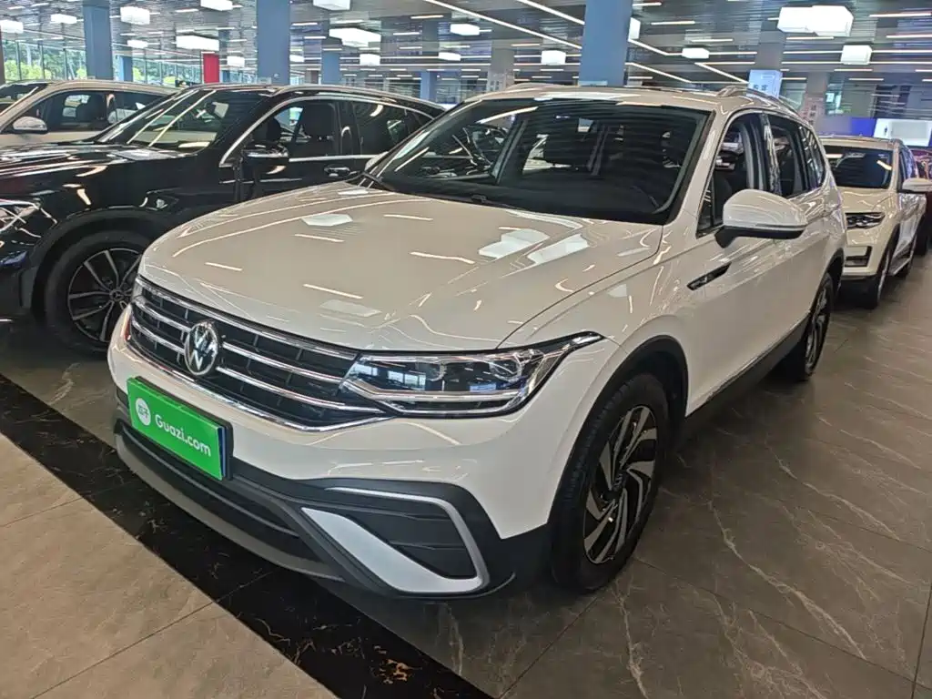 Volkswagen Tiguan L 2023 — фото 1