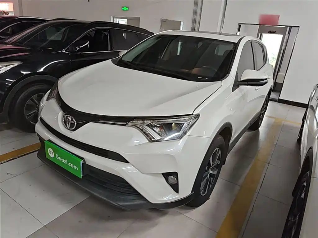 Toyota RAV4 2019 — фото 1
