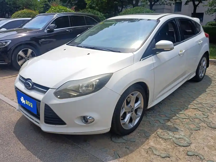 Ford Focus 2015 — фото 1