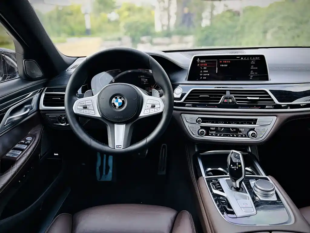 BMW 7 Series 2020 — фото 9