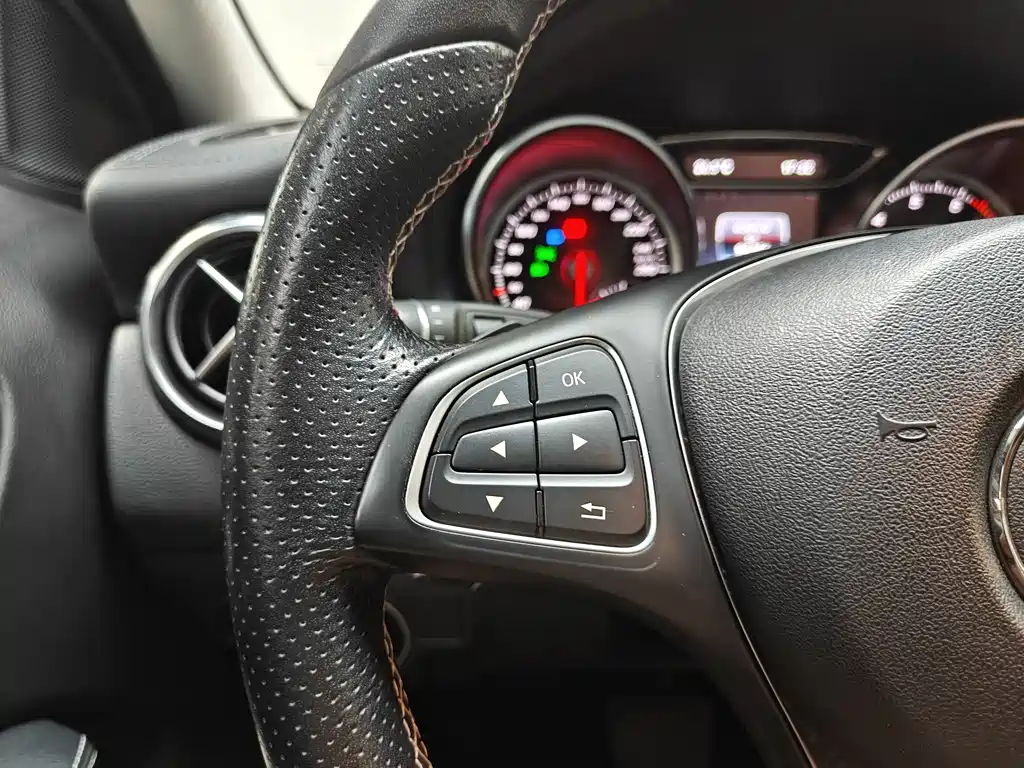 Mercedes-Benz GLA 2018 — фото 11
