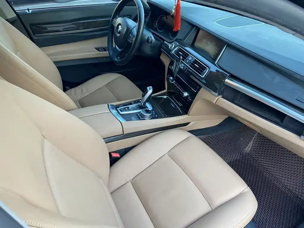 BMW 7 Series 2014 — фото 13