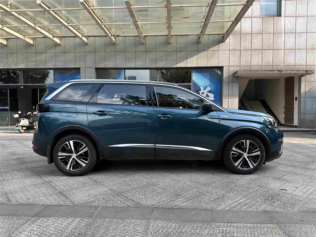 Peugeot 5008 2018 — фото 9