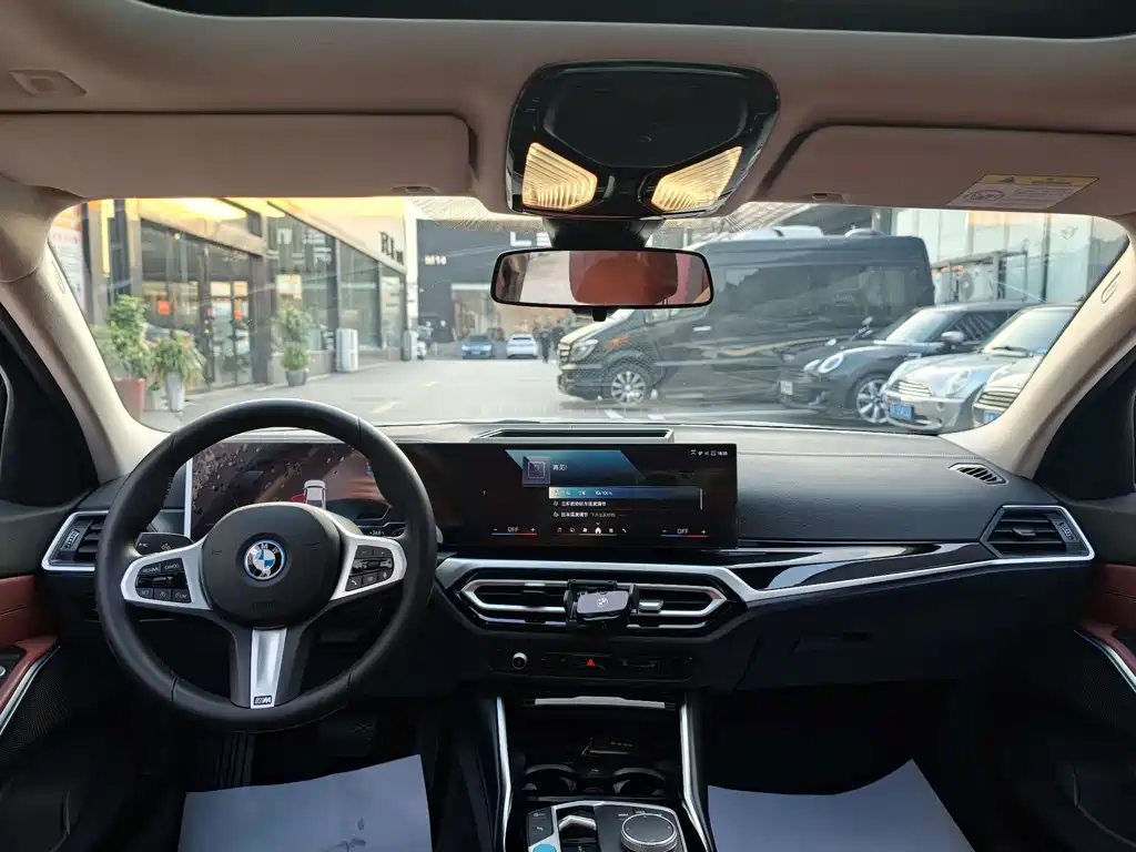 BMW i3 2024 — фото 3