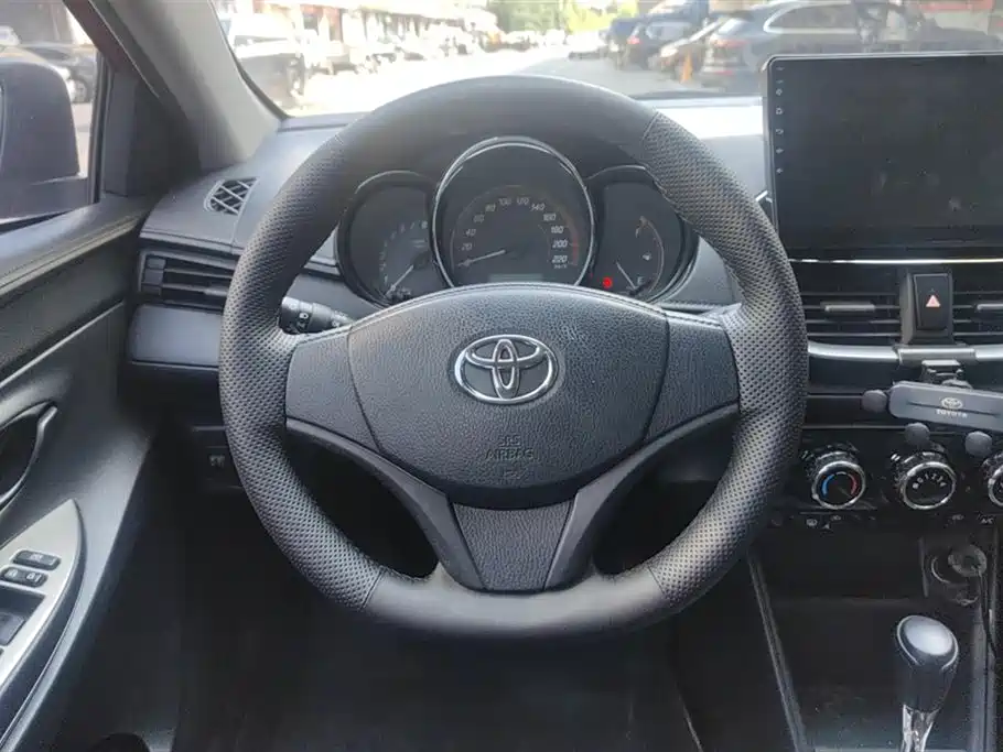 Toyota Yaris L 2021 — фото 15