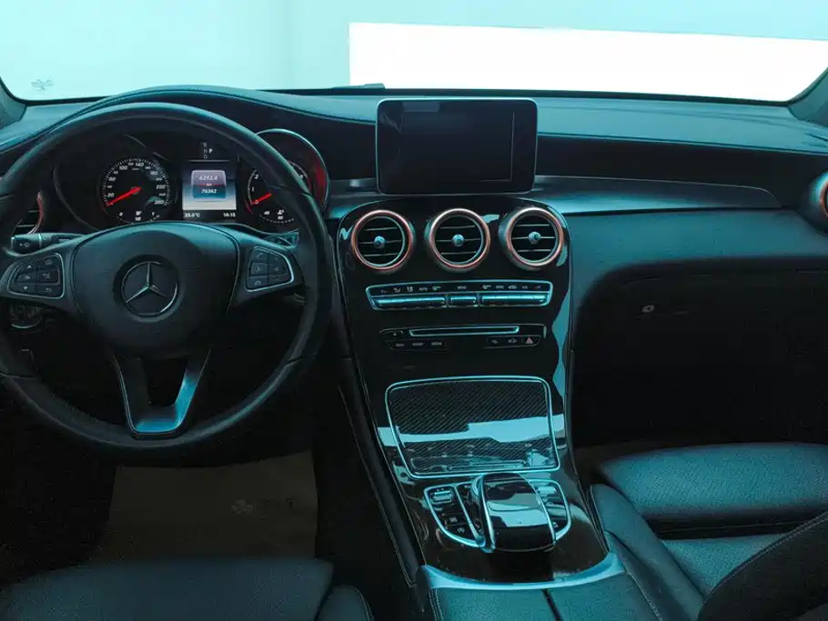 Mercedes-Benz GLC 2018 — фото 12