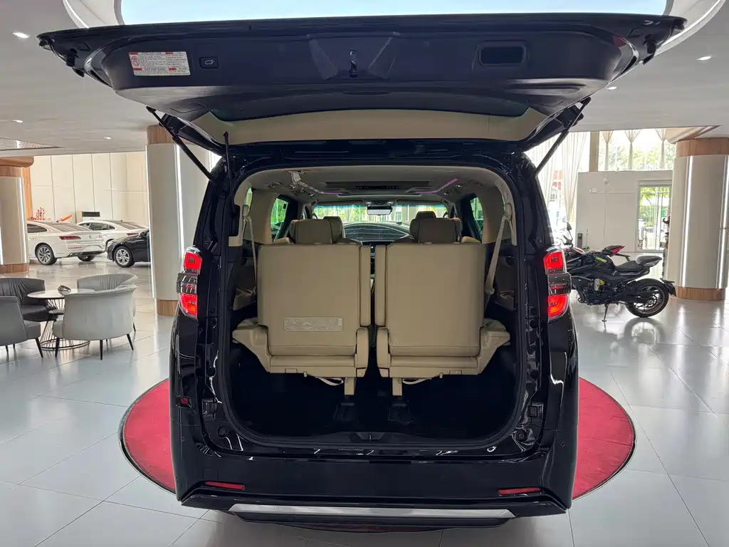 Toyota Vellfire 2023 — фото 9
