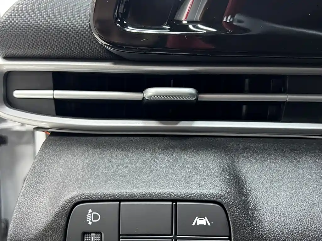 Hyundai Elantra 2023 — фото 14
