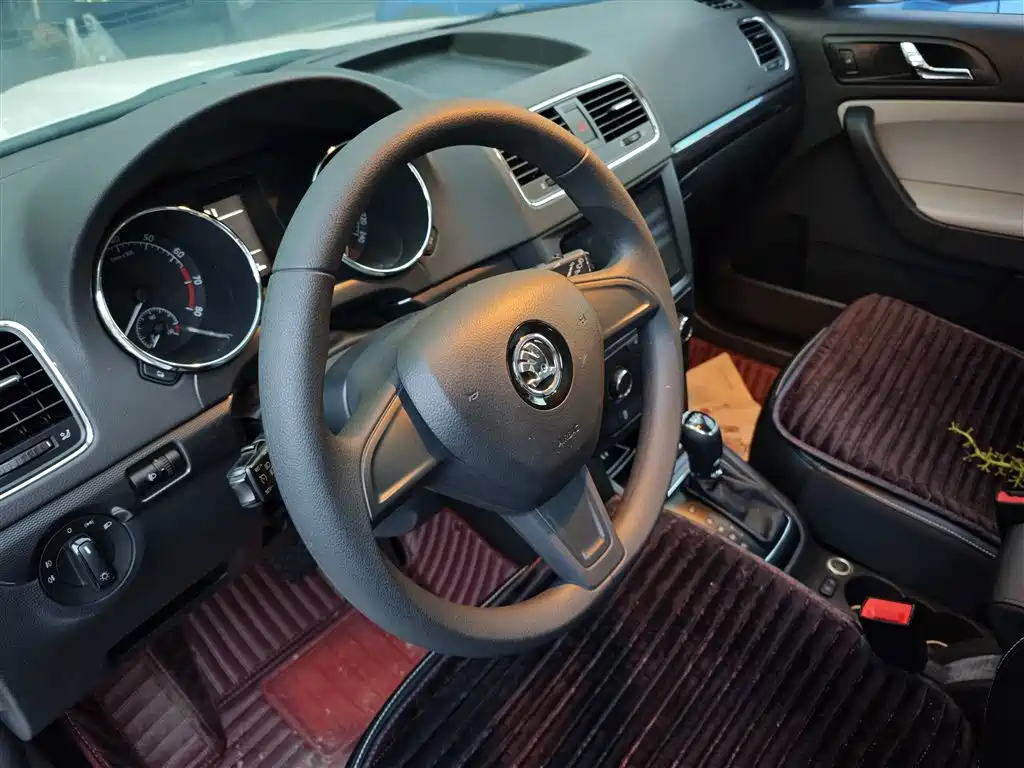 Skoda Yeti 2018 — фото 11