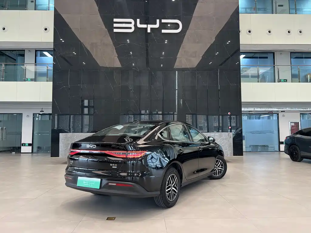 BYD Seal 05 DM-i 2025 — фото 17