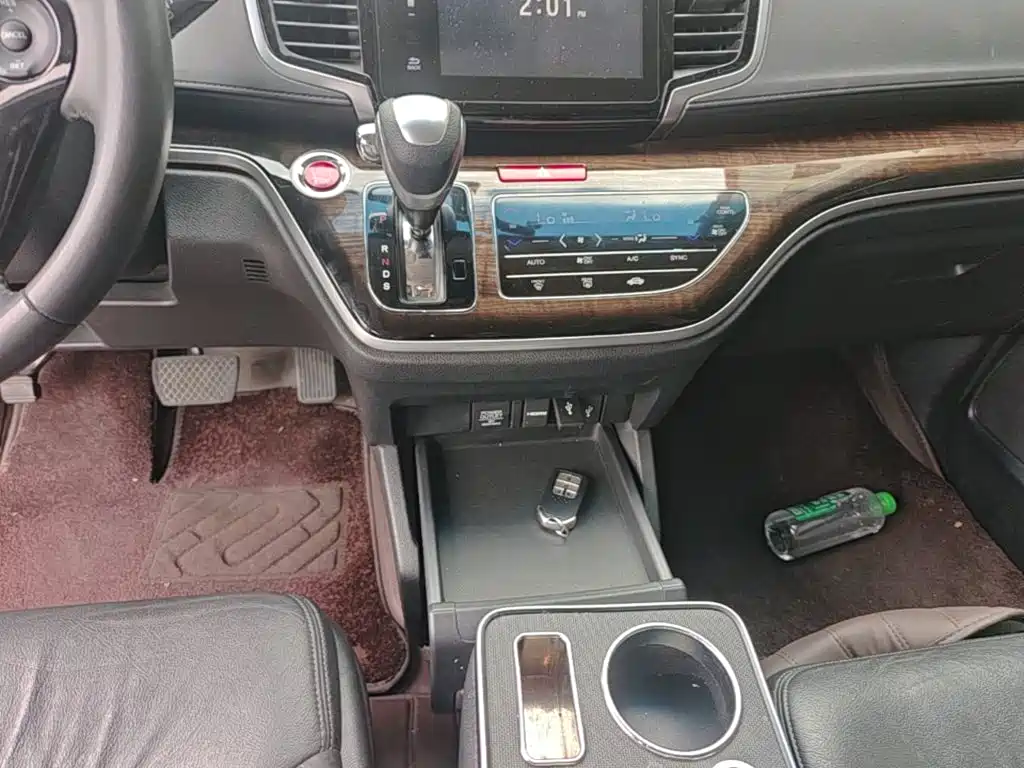 Honda Odyssey 2017 — фото 14