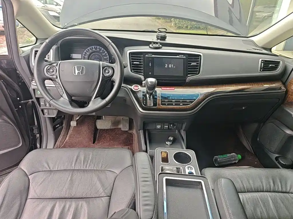Honda Odyssey 2017 — фото 10