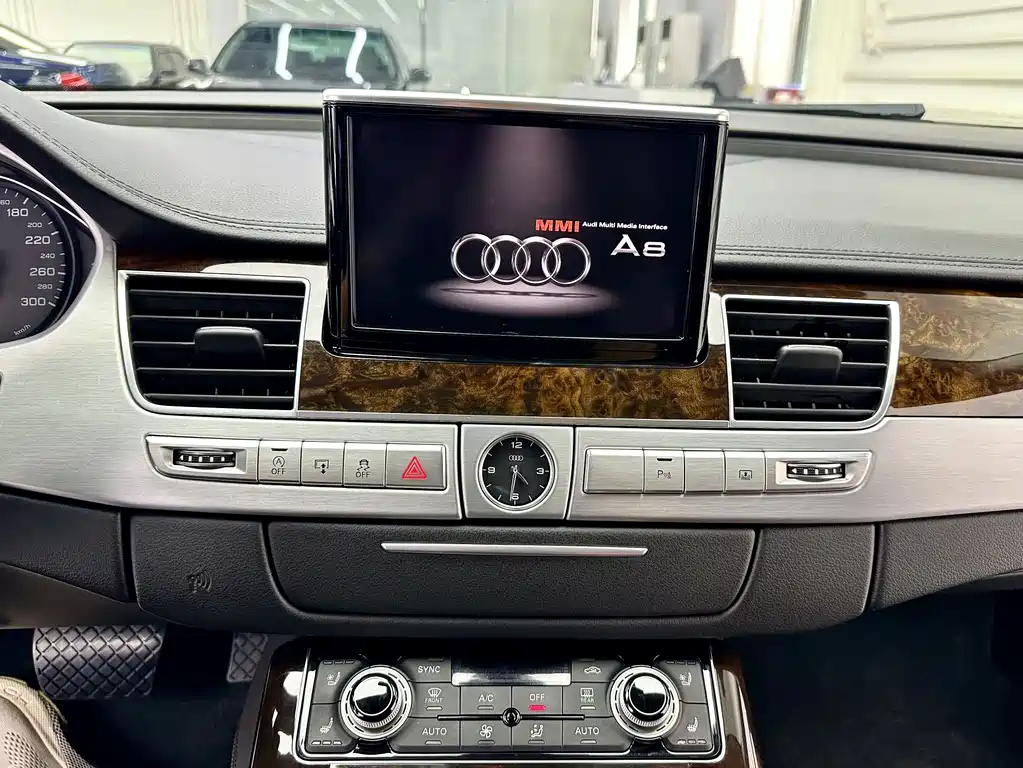 Audi A8 2016 — фото 10