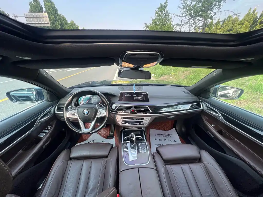 BMW 7 Series 2018 — фото 9