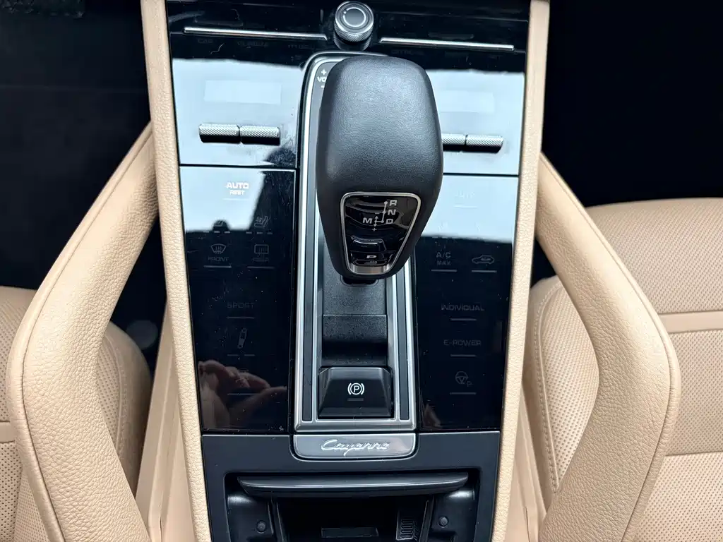 Porsche Cayenne 2018 — фото 15
