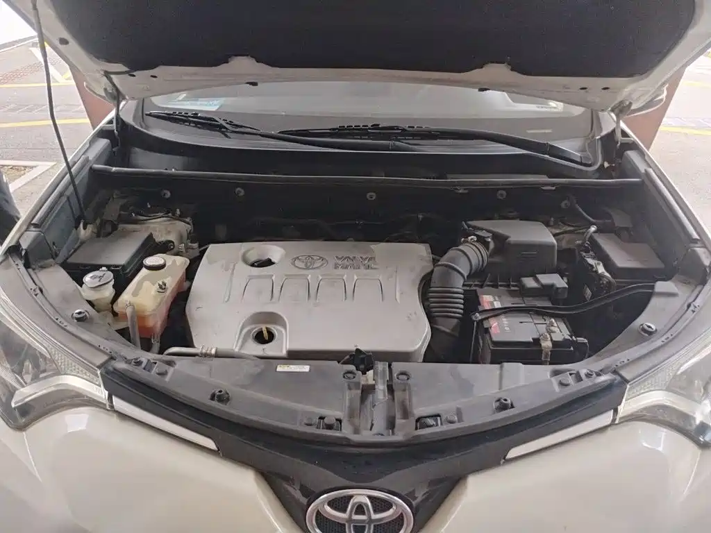 Toyota RAV4 2017 — фото 11