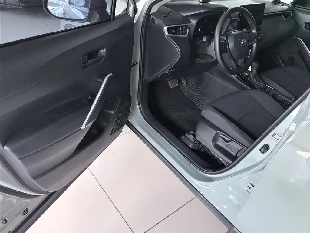Toyota Corolla Cross 2023 — фото 12