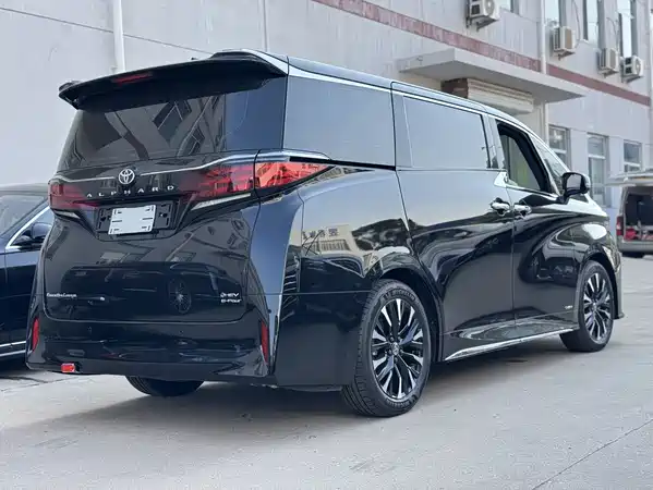 Toyota Alphard 2025