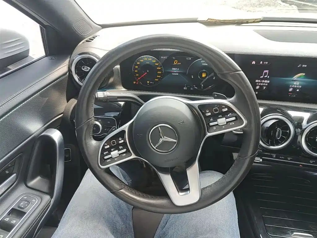 Mercedes-Benz A-Class 2021 — фото 11