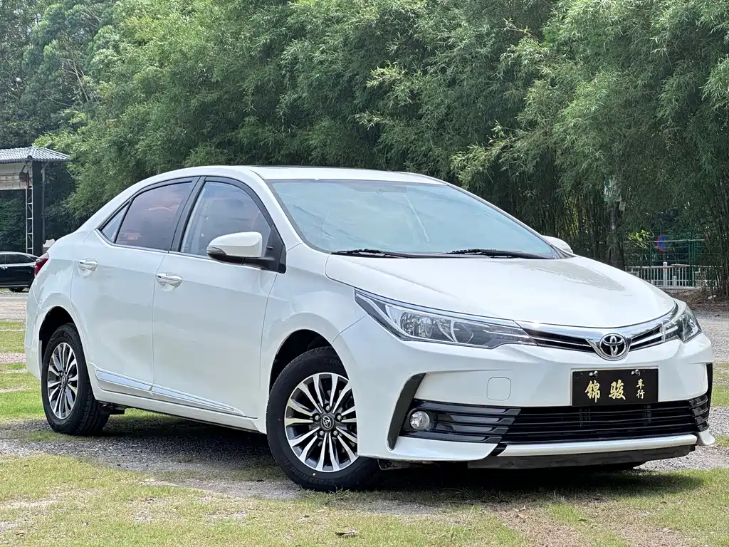 Toyota Corolla 2017 — фото 1